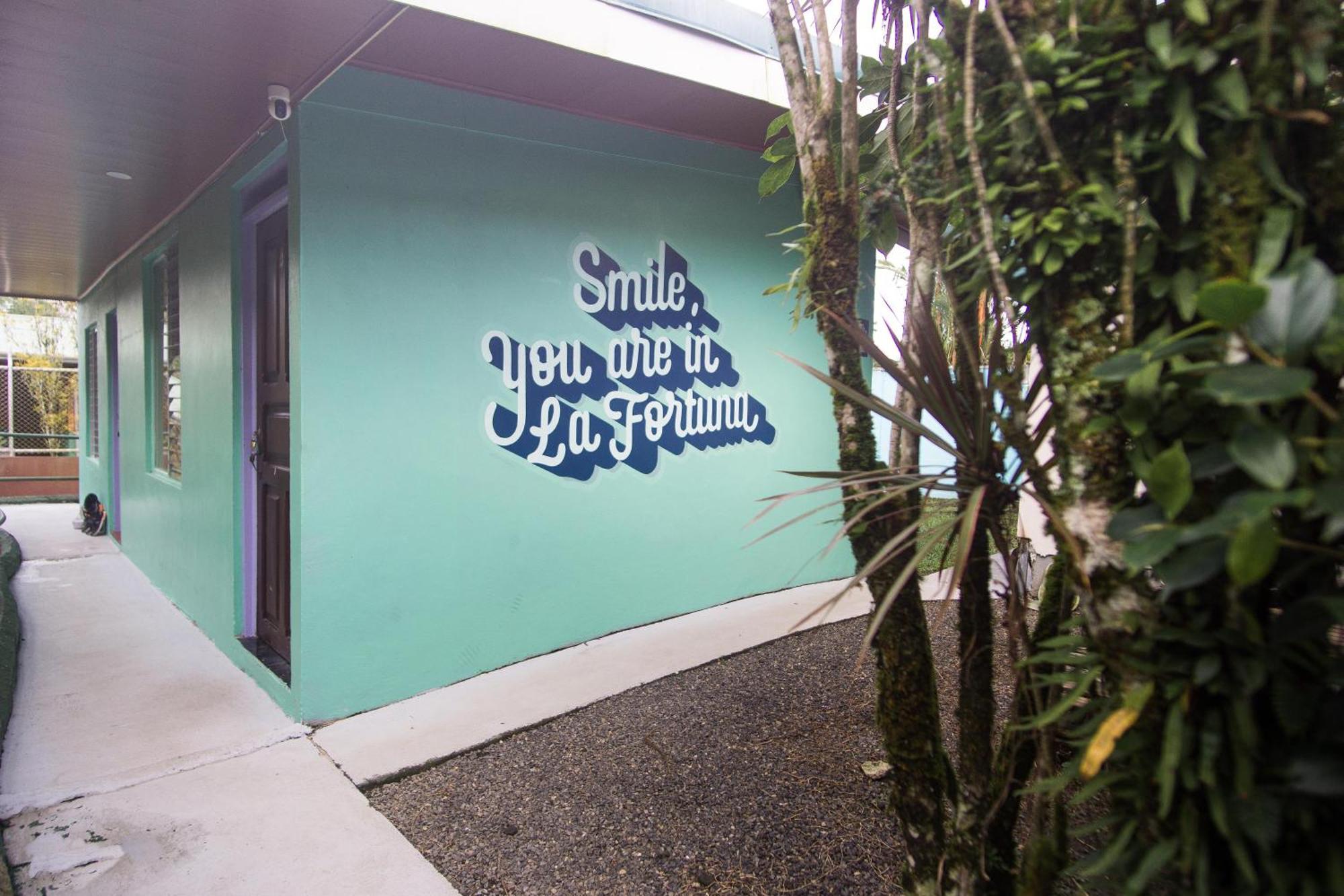 Pura Vibra Hostel La Fortuna Eksteriør billede